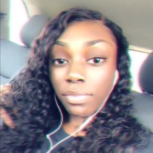 Meet your Posher, Lucienne